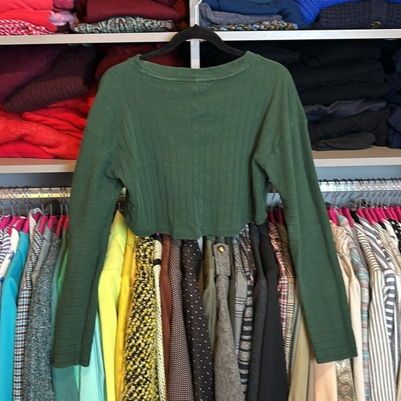 Forever 21 green long sleeve cropped v neck sweater size S​ - Picture 3 of 3
